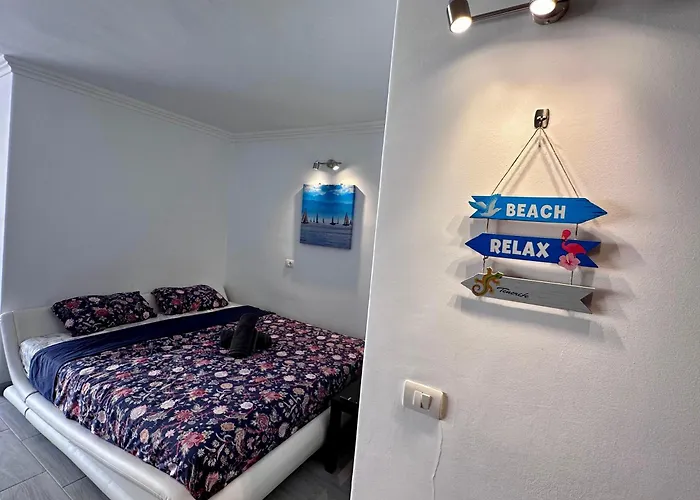 Air Conditioning, Private Parking And Fully Equipped Kitchen In In Golf Del Sur, Tenerife